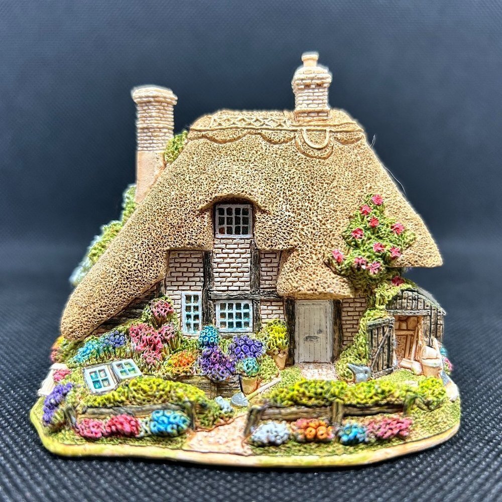 Lilliput Lane “Dad's Potting Shed” collectible cottage